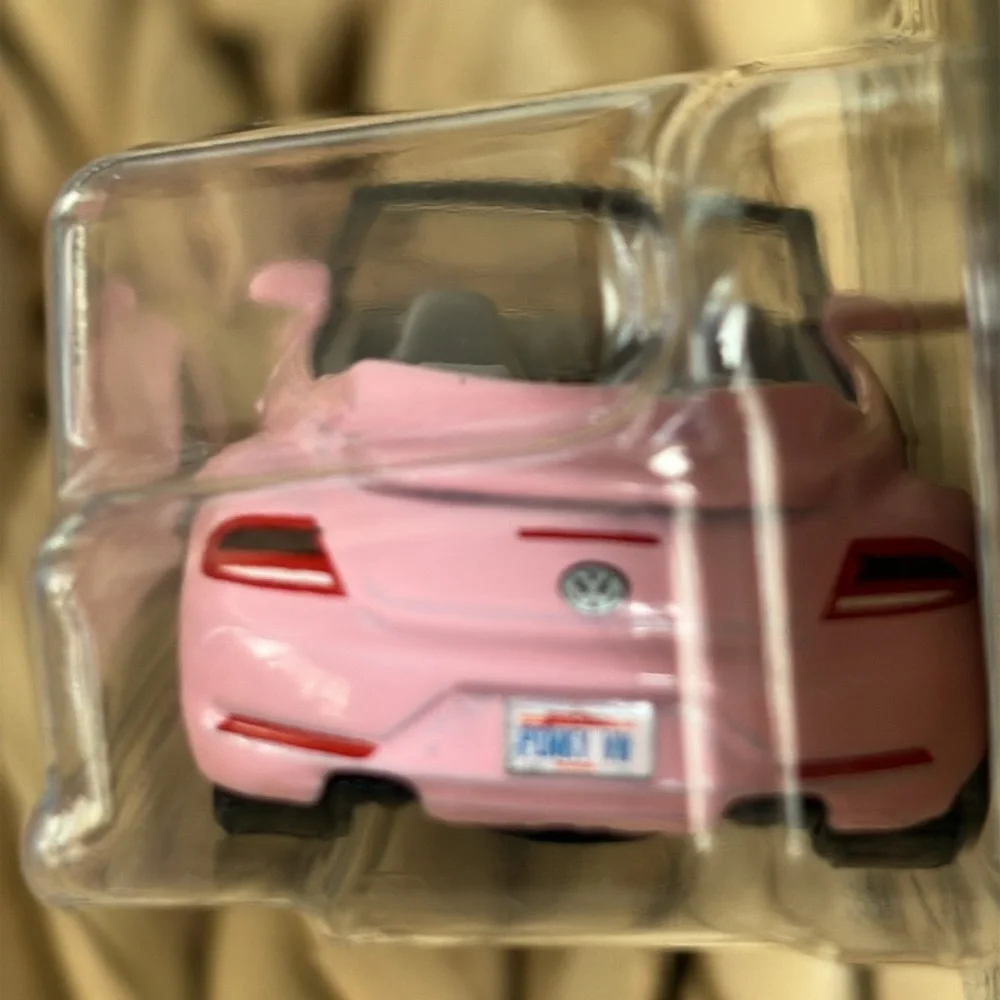 2019 Volkswagen Beetle Convertible Pink VW Bug Matchbox Car New 2025 Volkswagon